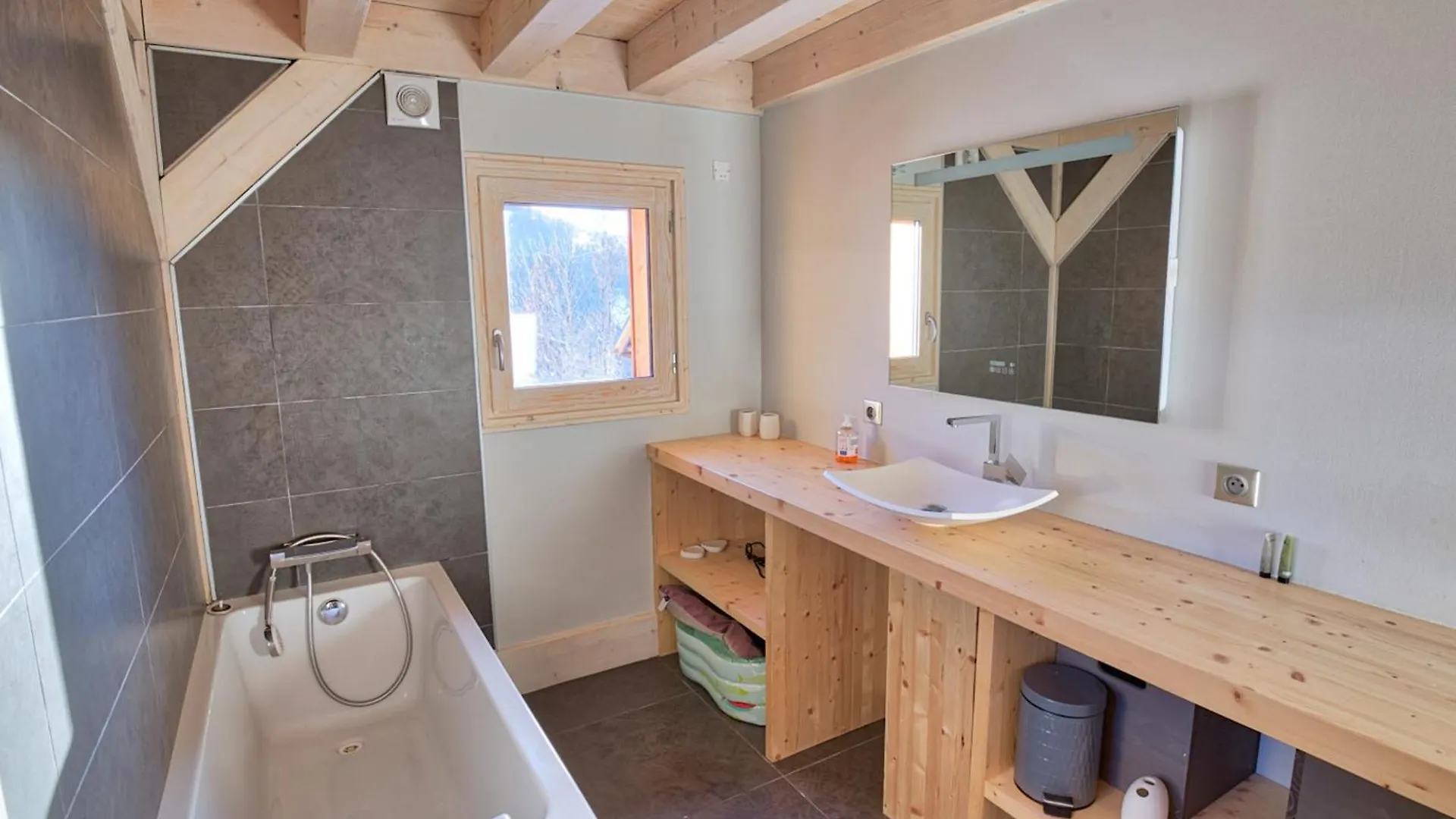Chalet De Standing Avec Sauna Et Cheminee, 10 Pers - Fr-1-505-34 Villa Notre-Dame-de-Bellecombe 0*,  France